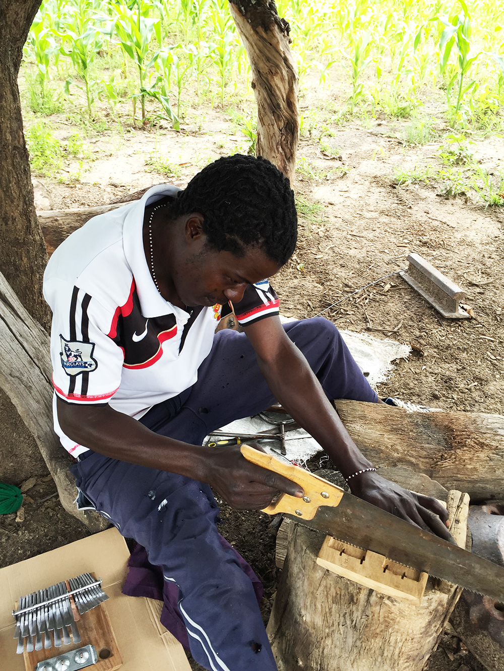 Romeo Mhondiwa sawing